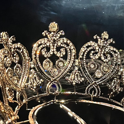 expo couronne diamants joyaux dynastiques
